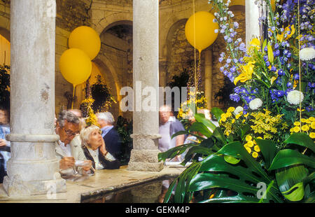 Bains Arabes pendant les "Temps de flors', exposition de fleurs annuelles, Gérone. La Catalogne, Espagne. Banque D'Images