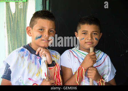 Les enfants de l'école au Costa Rica Banque D'Images