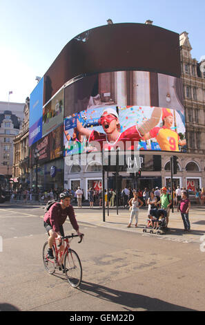 Babillard électronique à Piccadilly Circus, Londres Banque D'Images