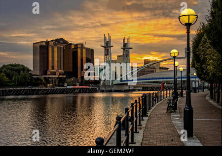 Salford Quays et rivière Irwell au coucher du soleil Banque D'Images