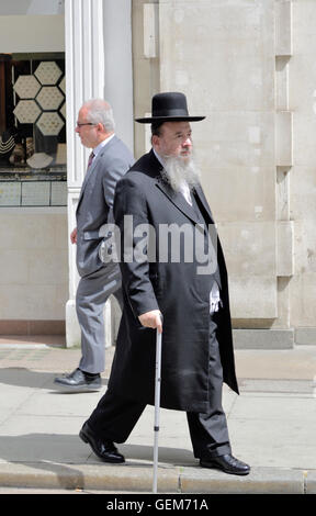 Londres, Angleterre, Royaume-Uni. Personnes âgées homme juif orthodoxe à Hatton Garden (diamond district de la ville) Banque D'Images