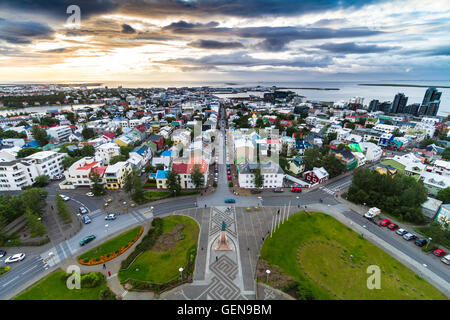 Coup de Reykjavik Hallgrimskirkja de haut. Banque D'Images