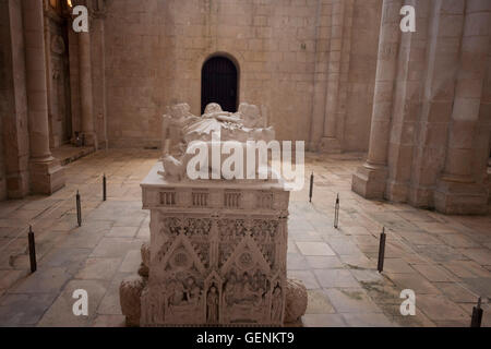 Vue de dessus de la tombe de Pedro I en Alcobaca Monastery, le Portugal. Banque D'Images