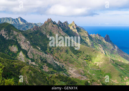 Les montagnes d'Anaga et vue sur la vallée de Mirador El Bailadero, île de Ténérife, Espagne Banque D'Images