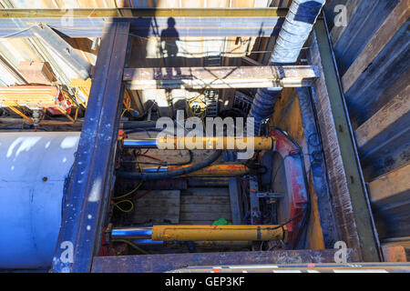 Une photographie de certains micro-béton (tunneling microtunneling) tuyaux dans une fouille. Banque D'Images