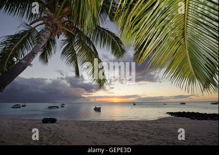 Géographie / billet, Maurice, le morne, plage au coucher du soleil, Banque D'Images