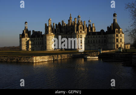 L'art de la Renaissance en France. 16e siècle. Château de Chambord. Attribué à Domenico da Cortona (ca 1465- ca 1549). Construit sur ordre du roi François I entre 1519-1539, le long de la rivière Closson. De l'extérieur. Façade nord-ouest. Vallée de la Loire. Banque D'Images