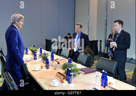 S'entretient avec l'Ambassadeur Secrétaire Kerry Mull et Chef de cabinet adjoint Sullivan avant la rencontre avec la Haute Représentante de l'UE Mogherini au 2016 Sommet sur la sécurité nucléaire à Washington Banque D'Images