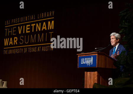 Kerry secrétaire prononce un discours sur le passé et l'avenir de la relation entre les États-Unis et le Vietnam à la guerre du Vietnam au Sommet de la LBJ Presidential Library à Austin Banque D'Images