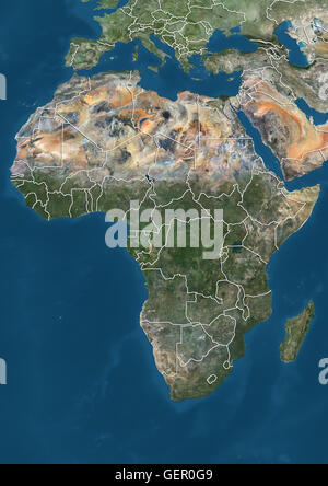 Vue de l'Afrique (avec des frontières). Cette image a été compilé à partir de données acquises par les satellites Landsat 7 et 8. Banque D'Images