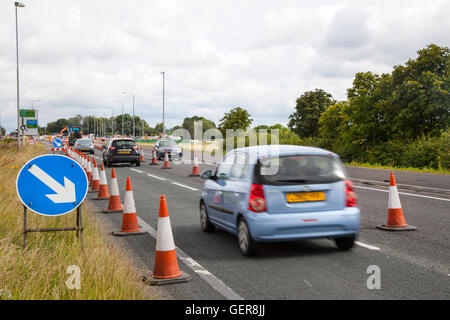 Chapitre 8 Les systèmes de gestion du trafic aérien en place à long terme sur les grands travaux routiers et feux de circulation temporaires sur Preston artère, B5253 Flensburg façon Farington Moss, Lancashire, Royaume-Uni. Banque D'Images