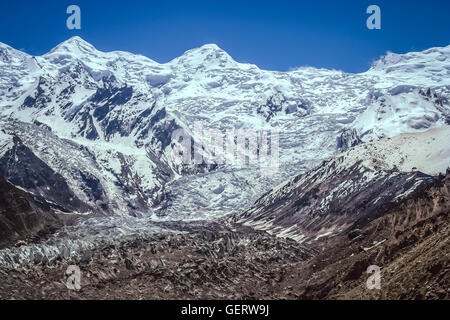 Glacier massif au pied du Nanga Parbat montagne dans la gamme Karakorum, au Pakistan Banque D'Images