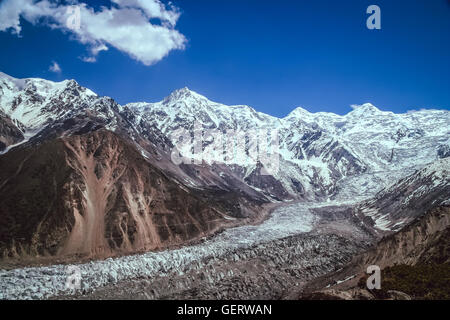 Glacier massif au pied du Nanga Parbat montagne dans la gamme Karakorum, au Pakistan Banque D'Images