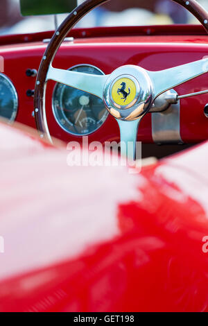 1952 Ferrari 225 Spider Vignale Sport volant et tableau de bord de voiture Banque D'Images