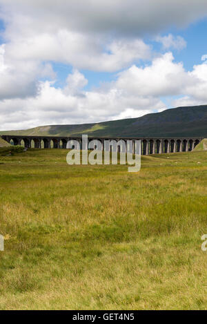 Le célèbre Viaduc Ribblehead sur l'installer à Carlisle Railway North Yorkshire Angleterre Royaume-Uni UK Banque D'Images