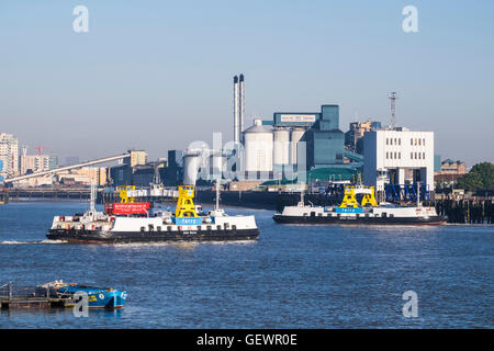 Woolwich Ferry, Tamise, Londres, Angleterre, Royaume-Uni Banque D'Images