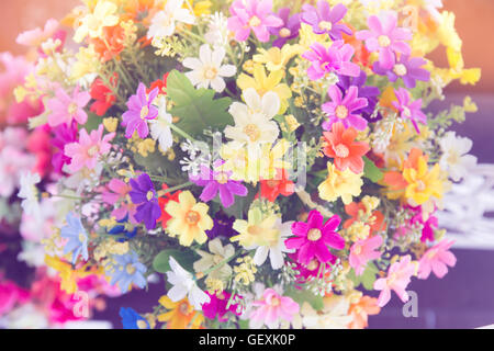 Fleurs artificielles pastel pour la saint valentin ou proches Banque D'Images