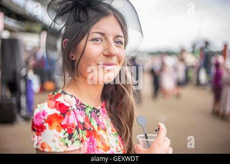 Tous habillés en femmes journée à l''hippodrome d''Ascot. Banque D'Images