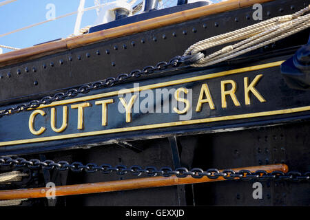 Le Cutty Sark est un navire britannique plateau clipper construit en 1869 et amarré près de la Tamise à Greenwich, à Londres. Banque D'Images