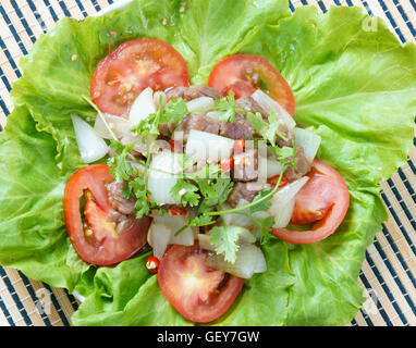 Vietnam, bo luc lac, la nutrition et l'alimentation, de boeuf délicieux avec des épices, l'oignon, l'ail, manger avec une salade, ville énorme Banque D'Images