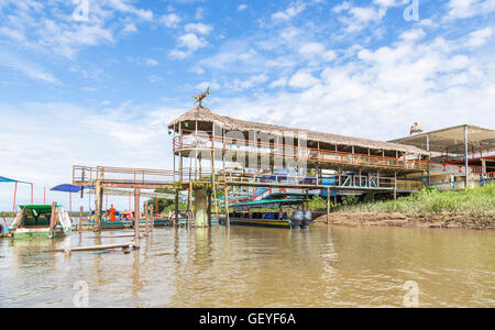 El Coca (Puerto Francisco de Orellana) riverboat terminal et les quais, fleuve Napo, l'Amazonie (forêt amazonienne), l'Équateur Banque D'Images