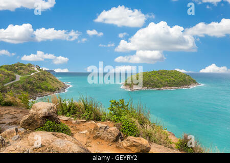 Promthep cape à vue ciel bleu à Phuket, Thaïlande dans un jour lumineux Banque D'Images