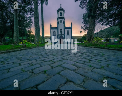 Petite église catholique de Sete Cidades à Sao Miguel, Açores, Portugal. Banque D'Images