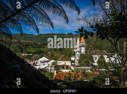 Clocher de l'église Igreja de Santa Ana à Furnas, Sao Miguel, Açores, Portugal Banque D'Images