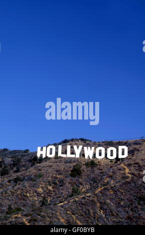 Le célèbre panneau Hollywood dans les collines au-dessus de Los Angeles, CA Banque D'Images