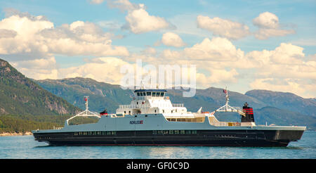 Ferry Express, le Sognefjorden, Sognog Fjordane, entre Melun et Oppedal, Norvège, Scandinavie, Européenne Banque D'Images