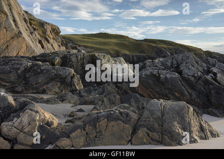 Rock formations à Achmelvich beach à Sutherland, sur la côte nord-ouest de l'Ecosse, Royaume-Uni Banque D'Images