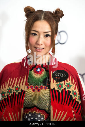 HUI SAMMI CHENG SAU-MAN, Hong Kong Cantopop chanteuse et actrice à l'Audi A4 à lancer le HKCEC Wan Chai, Hong Kong Banque D'Images