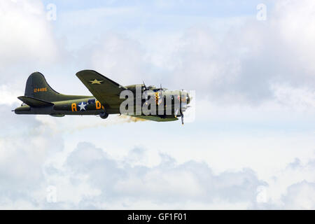 B-17G Flying Fortress "tous les b' à RAF,Duxford Flying Legends Banque D'Images