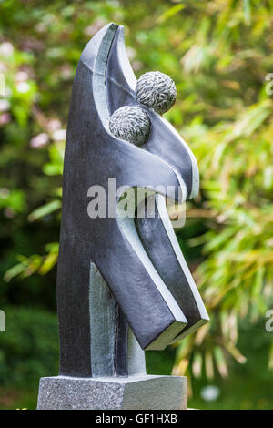 Sculpture à Kingham Oxfordshire 2016 Artweeks Lodge pendant par Luc Saidi. Banque D'Images