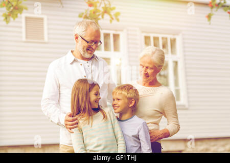 Happy Family in front of house outdoors Banque D'Images