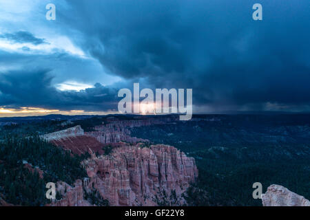 Rainbow Point au cours d'un orage, Bryce Canyon National Park, Utah, USA Banque D'Images