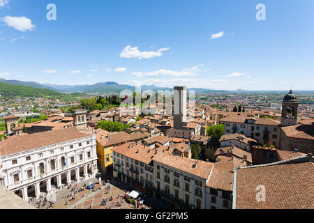 Vue de la ville de 'Bergamo', vieille place et 'Angelo Mai' bibliothèque. Ville médiévale italienne. Panorama de l'Italie Banque D'Images