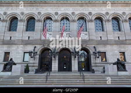 Une photographie de la façade de la bibliothèque centrale de Boston à Boston, Massachusetts, États-Unis. Banque D'Images