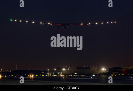 Bertrand Piccard Suisse de ses pilotes d'avion solaire Solar Impulse 2 tel qu'il décolle de New York. Banque D'Images