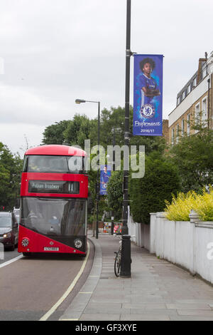 Londres, Royaume-Uni. 28 juillet, 2016. Portrait d'un joueur international brésilien Willian. Fulham Broadway et Stamford Bridge est décoré avec des posters de joueurs de football de Chelsea pour le début de la saison de Premier League 2016/17 : Crédit amer ghazzal/Alamy Live News Banque D'Images