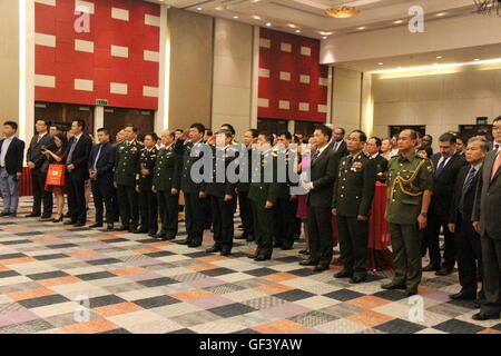 Hanoi. 28 juillet, 2016. Photo prise le 28 juillet 2016 montre la scène d'une réception célébrant le 89e anniversaire de la fondation de l'Armée de libération du peuple chinois (PLA), à l'ambassade de Chine à Hanoï, au Vietnam. Le crédit : Yanna/Xinhua/Alamy Live News Banque D'Images