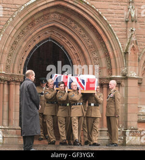 Dumfries, en Écosse, au Royaume-Uni. 28 juillet, 2016. Funérailles de Joshua Hoole à CrichtonChurch, Dumfries. L'Écosse Le Cpl Joshua Hoole, 26 ans, de Ecclefechan, près de Lockerbie, est mort sur la formation préalable au cours de la bataille des sergents peloton Course Credit : sud-ouest de l'ECOSSE/Alamy Images Live News Banque D'Images