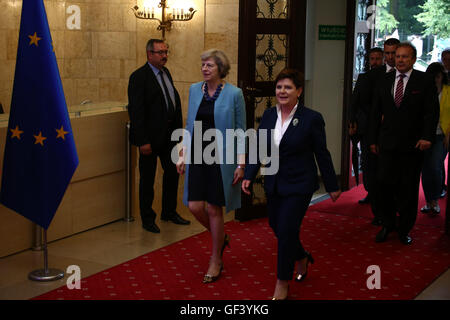 Varsovie, Pologne. 28 juillet, 2016. Le Premier Ministre britannique est arrivé pour visite officielle à l'Apprêt polonaise Beata Szydlo. Credit : Jake Ratz/Alamy Live News Banque D'Images