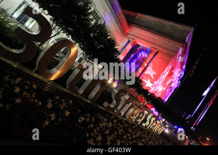 Philadelphie, USA. 27 juillet, 2016. Light show spécial à la 30e Street Station célébrant la Convention Nationale Démocratique à Philadelphie, Pennsylvanie le 27 juillet 2016. Credit : mpi34/MediaPunch MediaPunch Crédit : Inc/Alamy Live News Banque D'Images