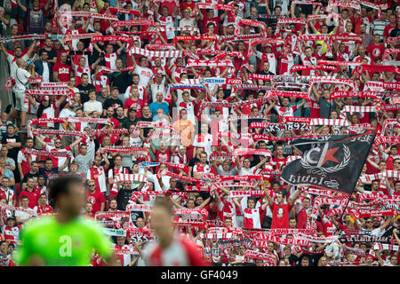 Prague, République tchèque. 28 juillet, 2016. Fans de Slavia lors de l'Europa League Football 3e tour de qualification match SK Slavia Praha contre Rio Ave, à Prague, en République tchèque, le 28 juillet 2016. © Michal Kamaryt/CTK Photo/Alamy Live News Banque D'Images