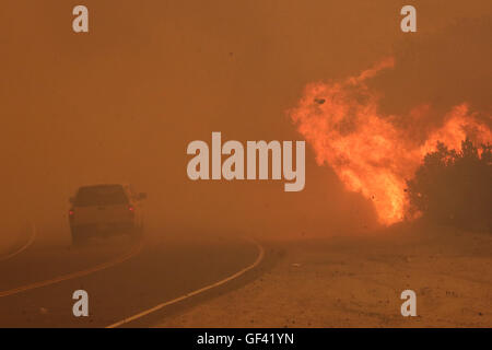 Santa Clarita, Californie, USA. 24 juillet, 2016. 24 juillet 2016 - Le ''Set Fire'' a commencé à un peu après 14h00 le 22 juillet 2016 près de l'autoroute 14 et le sable Canyon et a brûlé depuis plus de 38 000 acres au nord de Los Angeles, Californie. De nombreuses équipes au sol, l'aile fixe et d'hélicoptères de combat ressources continuent de l'incendie. © Craig Durling/ZUMA/Alamy Fil Live News Banque D'Images