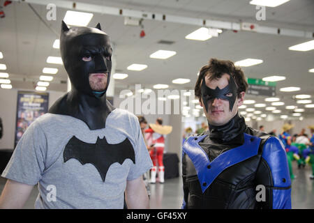 Olympia, Londres, Royaume-Uni. 29 juillet, 2016. Les participants habillés. London Film & Comic Con a lieu à l'Olympia du 29 au 30 juillet 2016. London Film & Comic Con rassemble certaines des stars préférées à partir de la télévision, le cinéma et la bande dessinée. L'événement attirera des milliers de science-fiction, la bande dessinée et des jeux de l'ensemble des fans. Credit : Dinendra Haria/Alamy Live News Banque D'Images