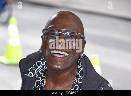 New York, NY, USA. 29 juillet, 2016. Sharon Jones dehors et environ pour la célébrité Candids - FRI, New York, NY 29 juillet 2016. Credit : Derek Storm/Everett Collection/Alamy Live News Banque D'Images