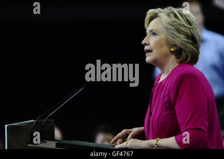 Philadelphia, PA, USA. 29 juillet, 2016. Candidat à la présidence démocrate Hillary Clinton, lors d'un 29 juillet, 2016 post-DNC rassemblement à l'Université Temple, à Philadelphie, Pennsylvanie. Credit : Bastiaan Slabbers/ZUMA/Alamy Fil Live News Banque D'Images