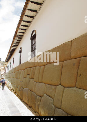 Le célèbre mur de pierre ruelle dans Cuzco Banque D'Images
